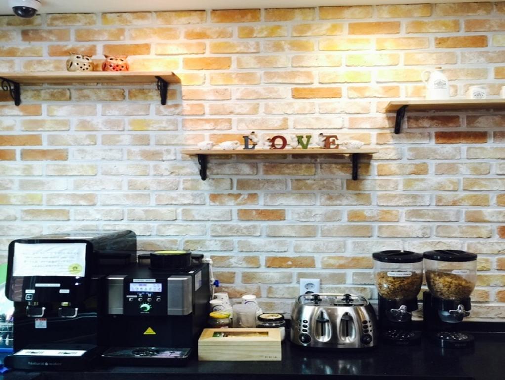 24 Guesthouse Myeongdong Avenue Сеул Екстериор снимка