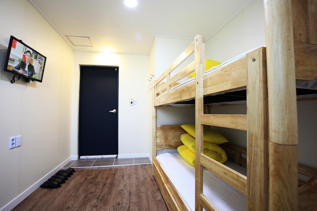 24 Guesthouse Myeongdong Avenue Сеул Екстериор снимка