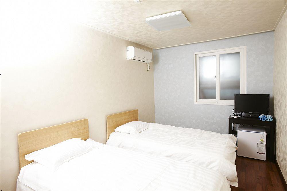 24 Guesthouse Myeongdong Avenue Сеул Екстериор снимка