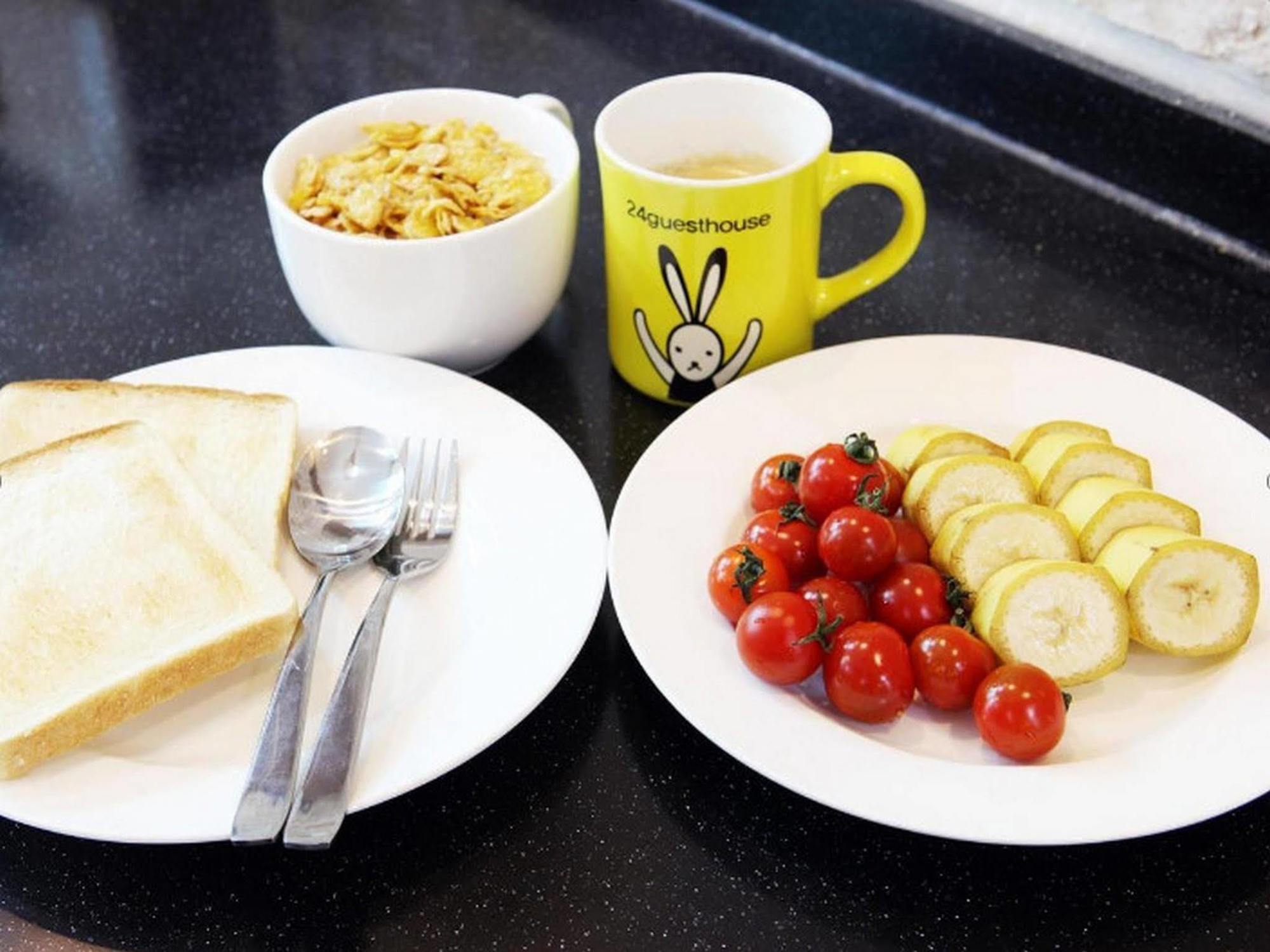 24 Guesthouse Myeongdong Avenue Сеул Екстериор снимка
