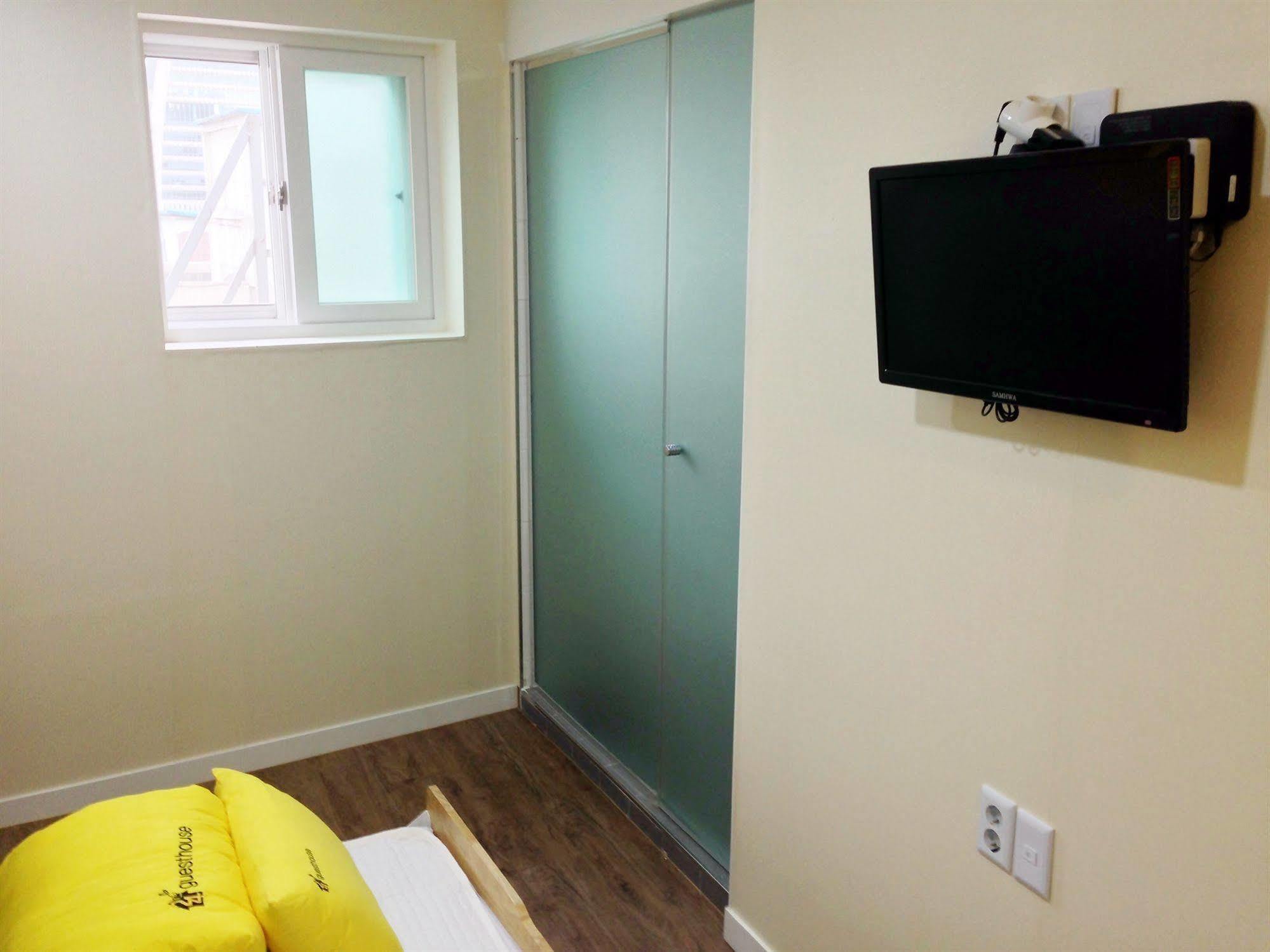 24 Guesthouse Myeongdong Avenue Сеул Екстериор снимка