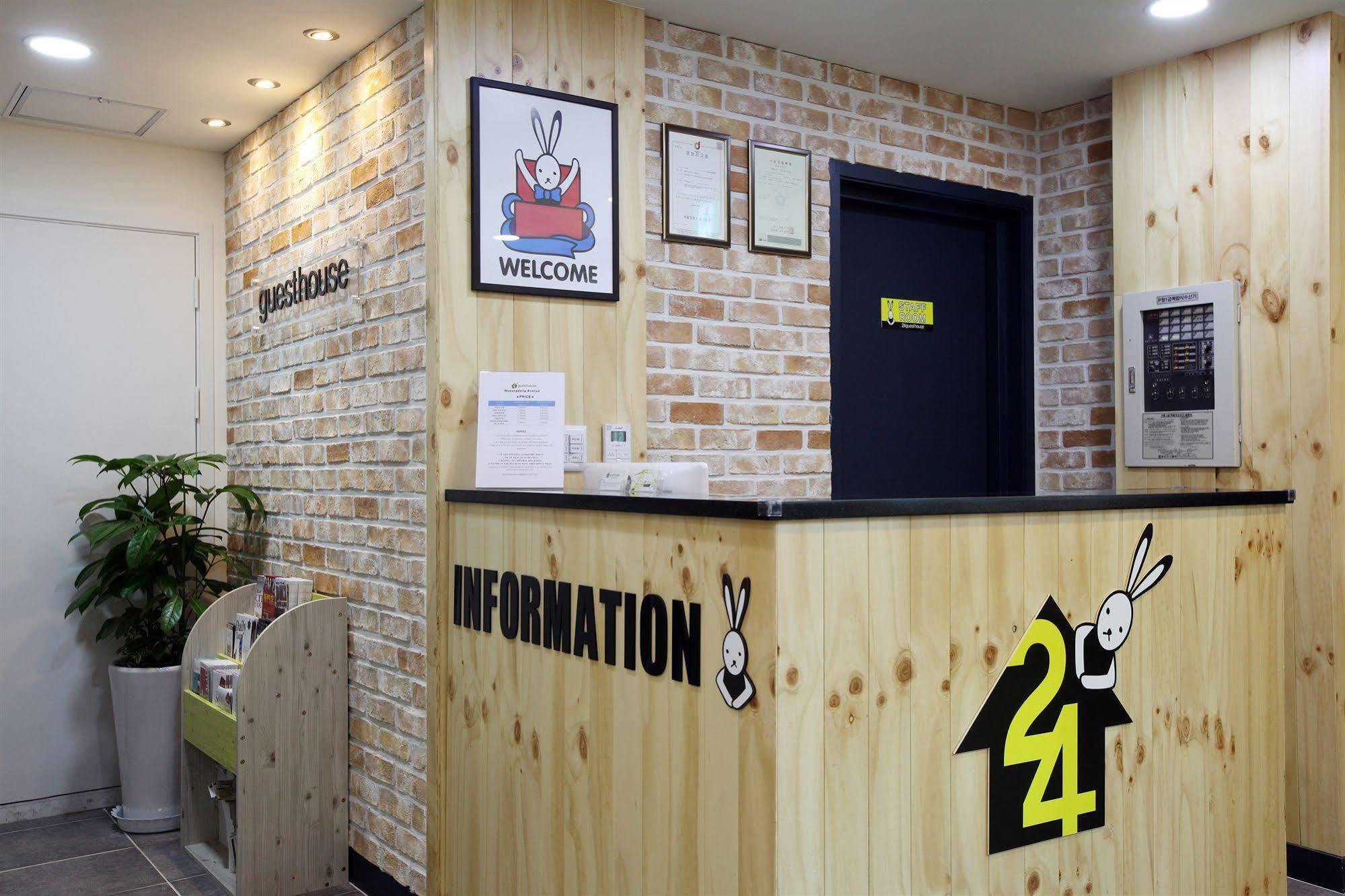 24 Guesthouse Myeongdong Avenue Сеул Екстериор снимка
