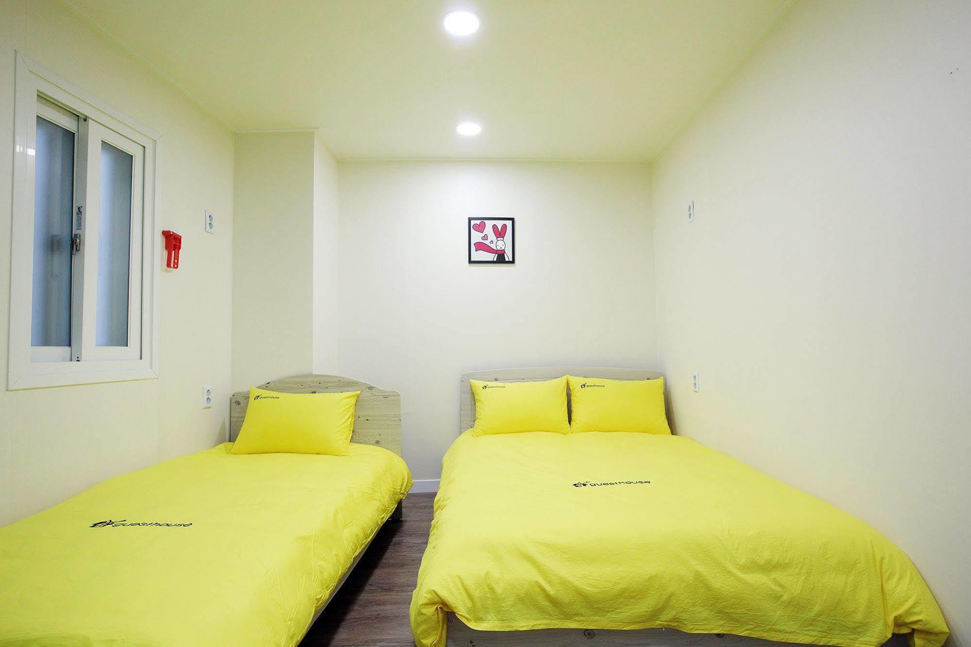 24 Guesthouse Myeongdong Avenue Сеул Екстериор снимка