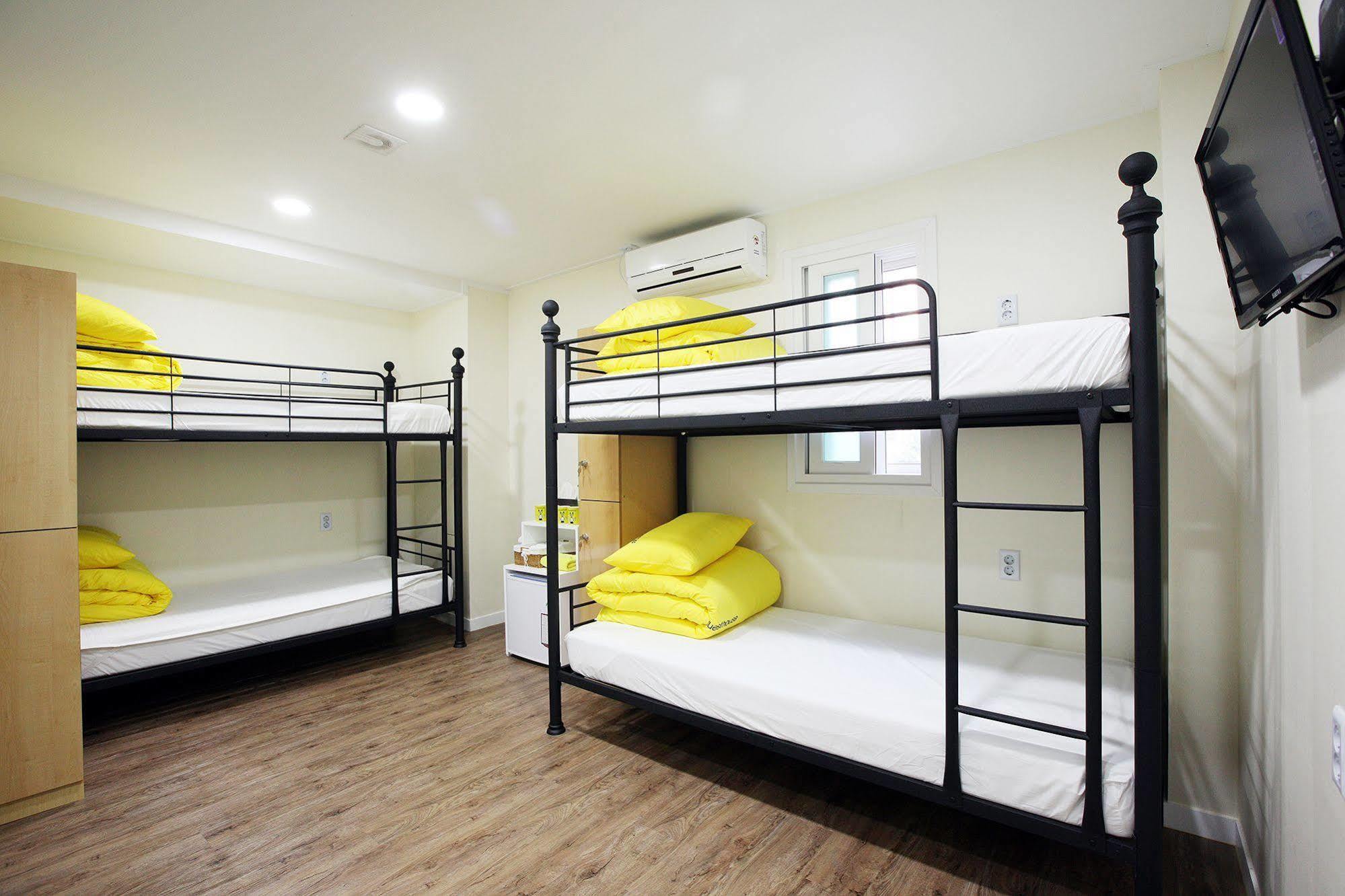 24 Guesthouse Myeongdong Avenue Сеул Екстериор снимка