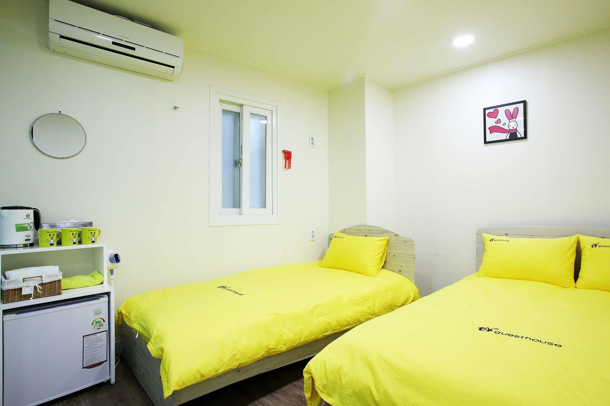 24 Guesthouse Myeongdong Avenue Сеул Екстериор снимка