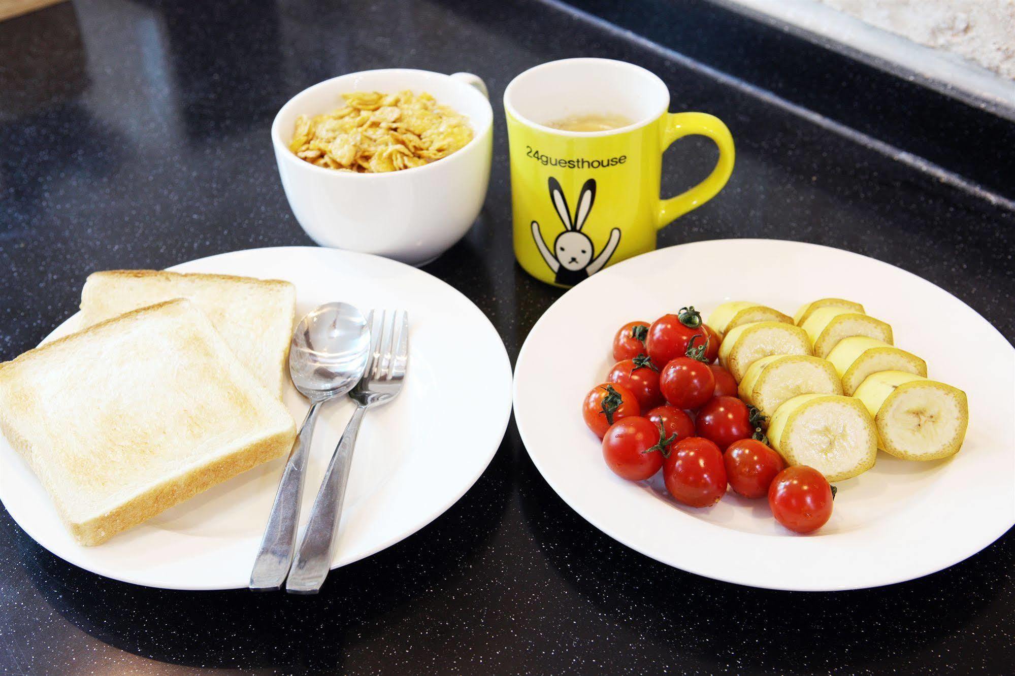 24 Guesthouse Myeongdong Avenue Сеул Екстериор снимка